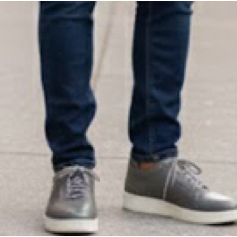 WANT LES ESSENTIELS men grey leather sneakers size 41 (US8)